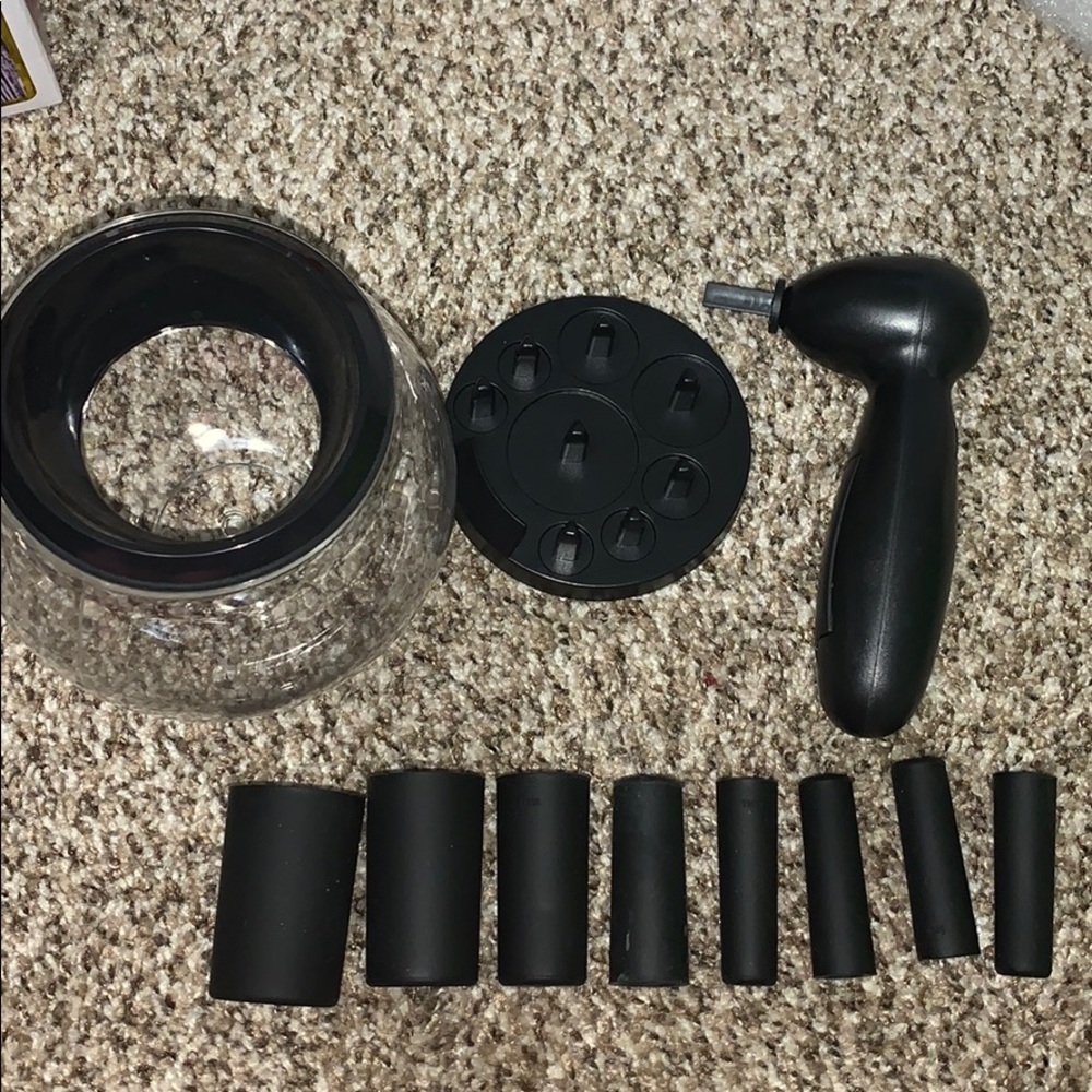 The Beauty Shop Electric brush cleaner!!